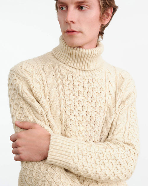 DEWEY TURTLENECK SWEATER IN WHEAT