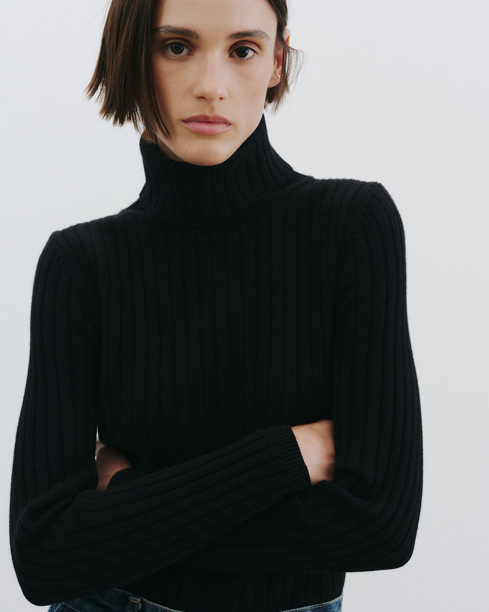DESSIE CASHMERE SWEATER IN BLACK