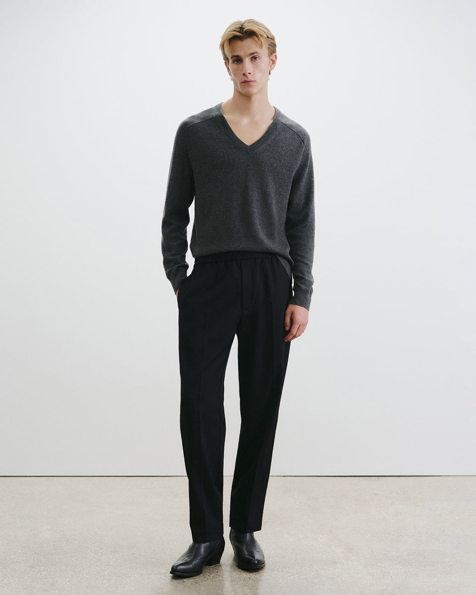 VINEDA CASHMERE SWEATER IN CHARCOAL