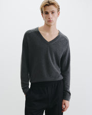 VINEDA CASHMERE SWEATER IN CHARCOAL