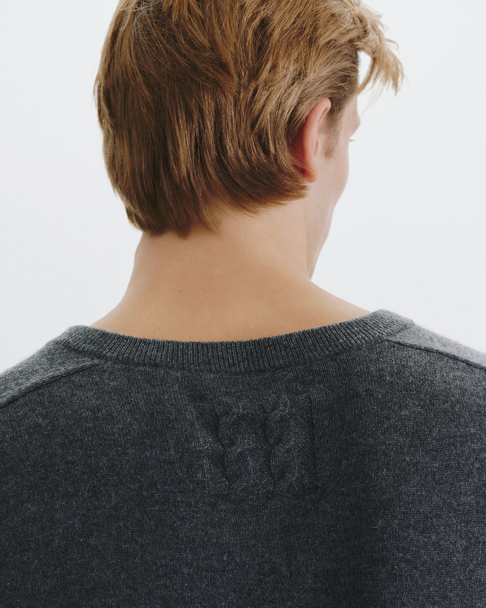 VINEDA CASHMERE SWEATER IN CHARCOAL