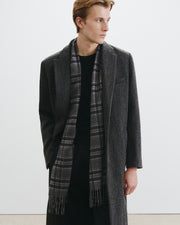 CASHMERE WOVEN SCARF IN CHARCOAL TARTAN PLAID