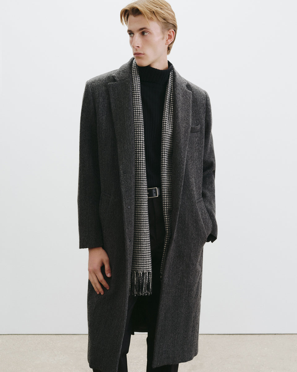 CASHMERE WOVEN SCARF IN IVORY/BLACK HOUNDSTOOTH