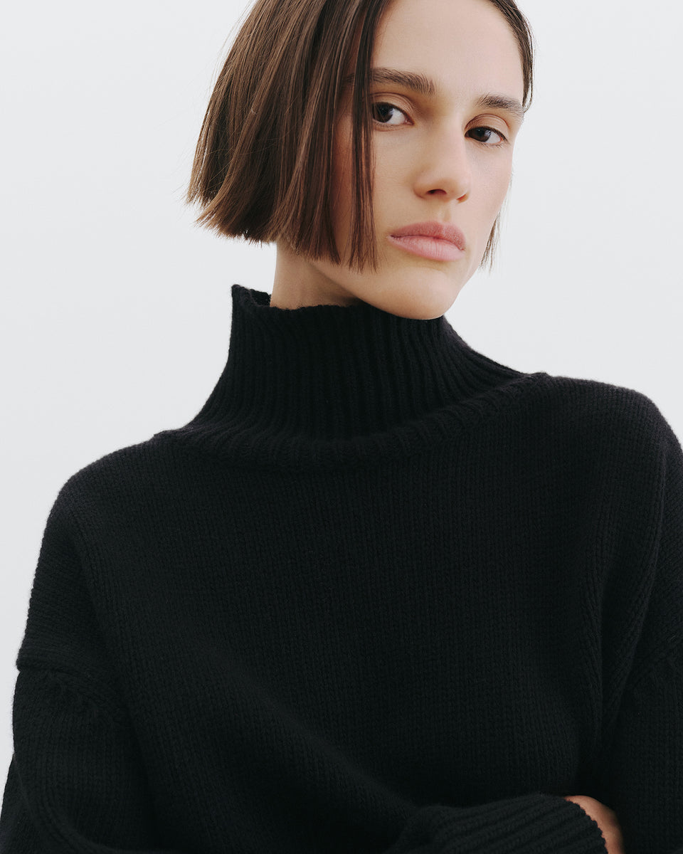OMAIRA SWEATER IN BLACK