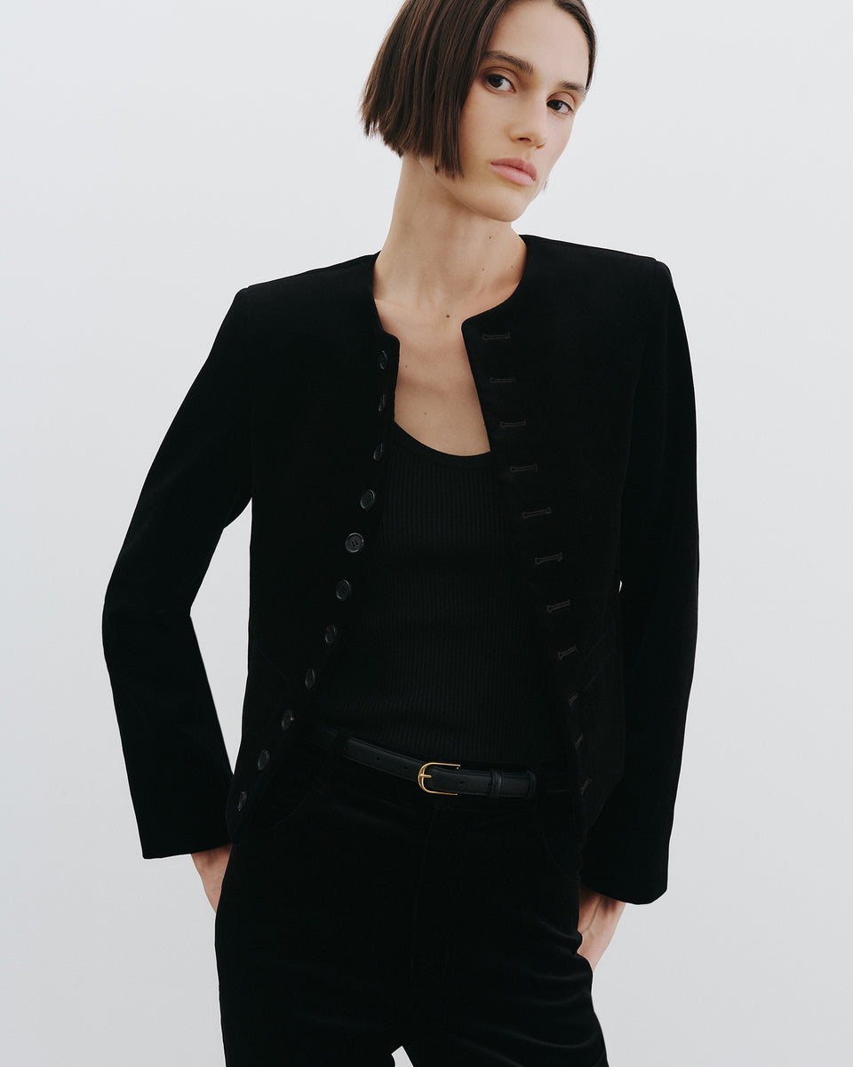 PATTI VELVET SHORT JACKET IN BLACK