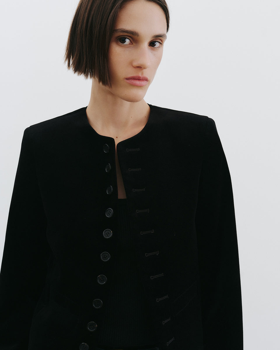 PATTI VELVET SHORT JACKET IN BLACK