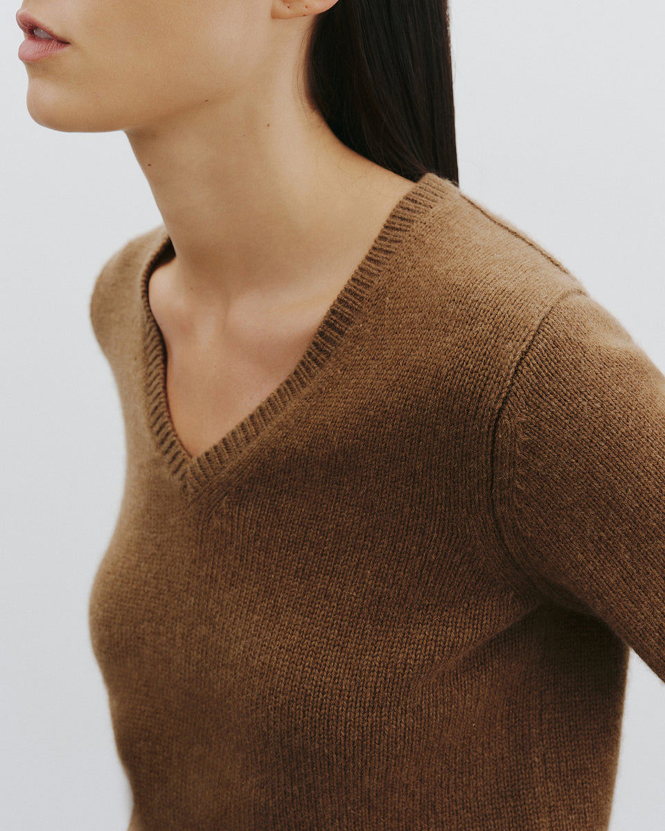 EVERSTYN SWEATER IN DARK CAMEL