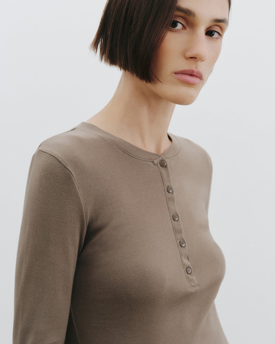 JORDAN HENLEY TEE IN ARMY GREY