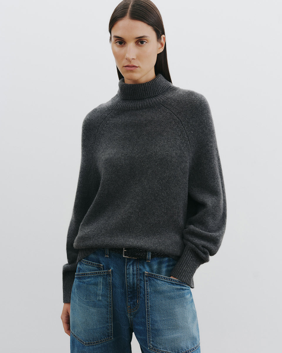 TABITHA CASHMERE SWEATER IN CHARCOAL