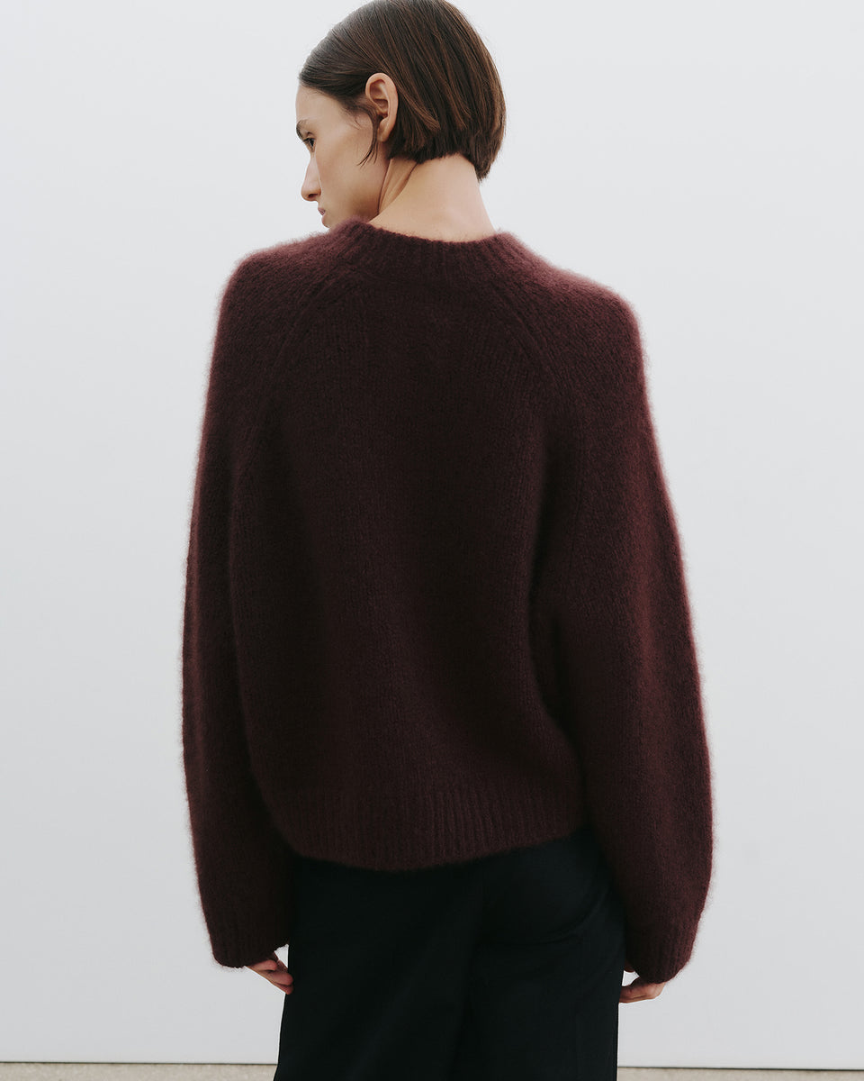 TOMASO CASHMERE SWEATER IN BURGUNDY