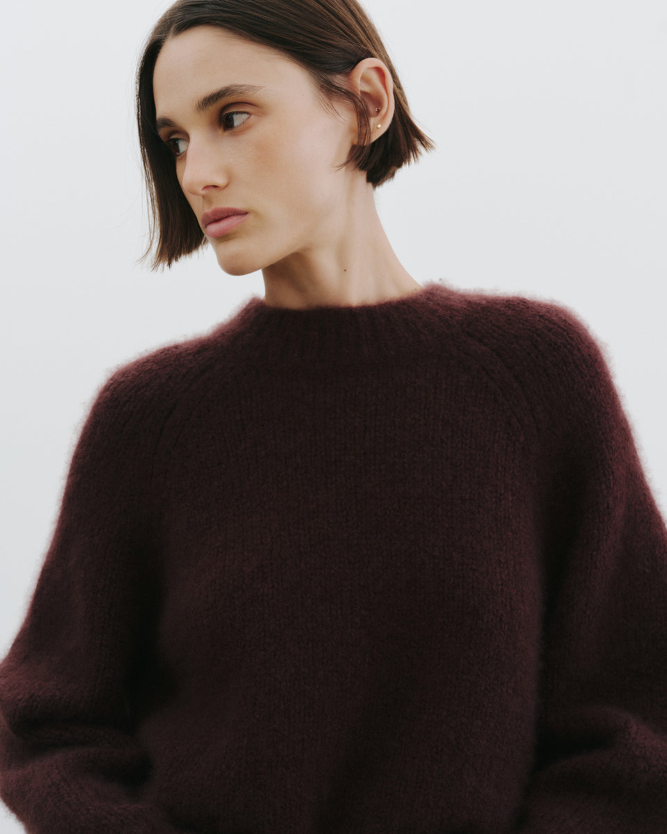 TOMASO CASHMERE SWEATER IN BURGUNDY