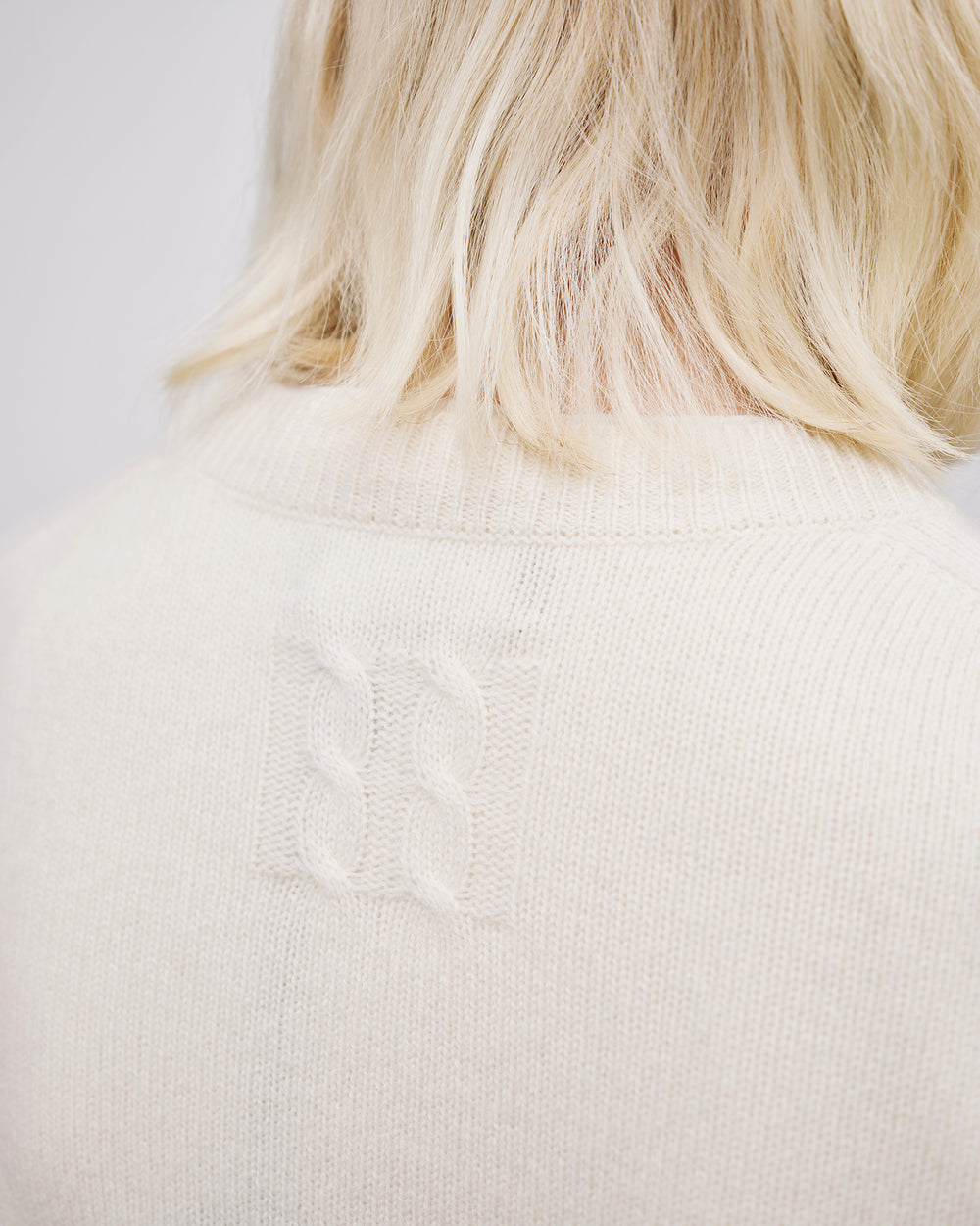 VENUS CASHMERE SWEATER IN IVORY