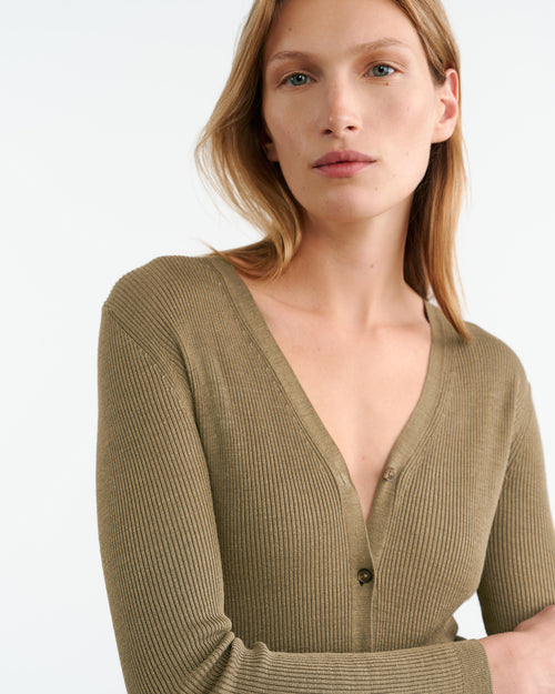 NARI SILK CARDIGAN IN MILITARY GREEN