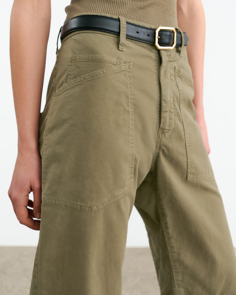 SHON PANT IN MILITARY GREEN