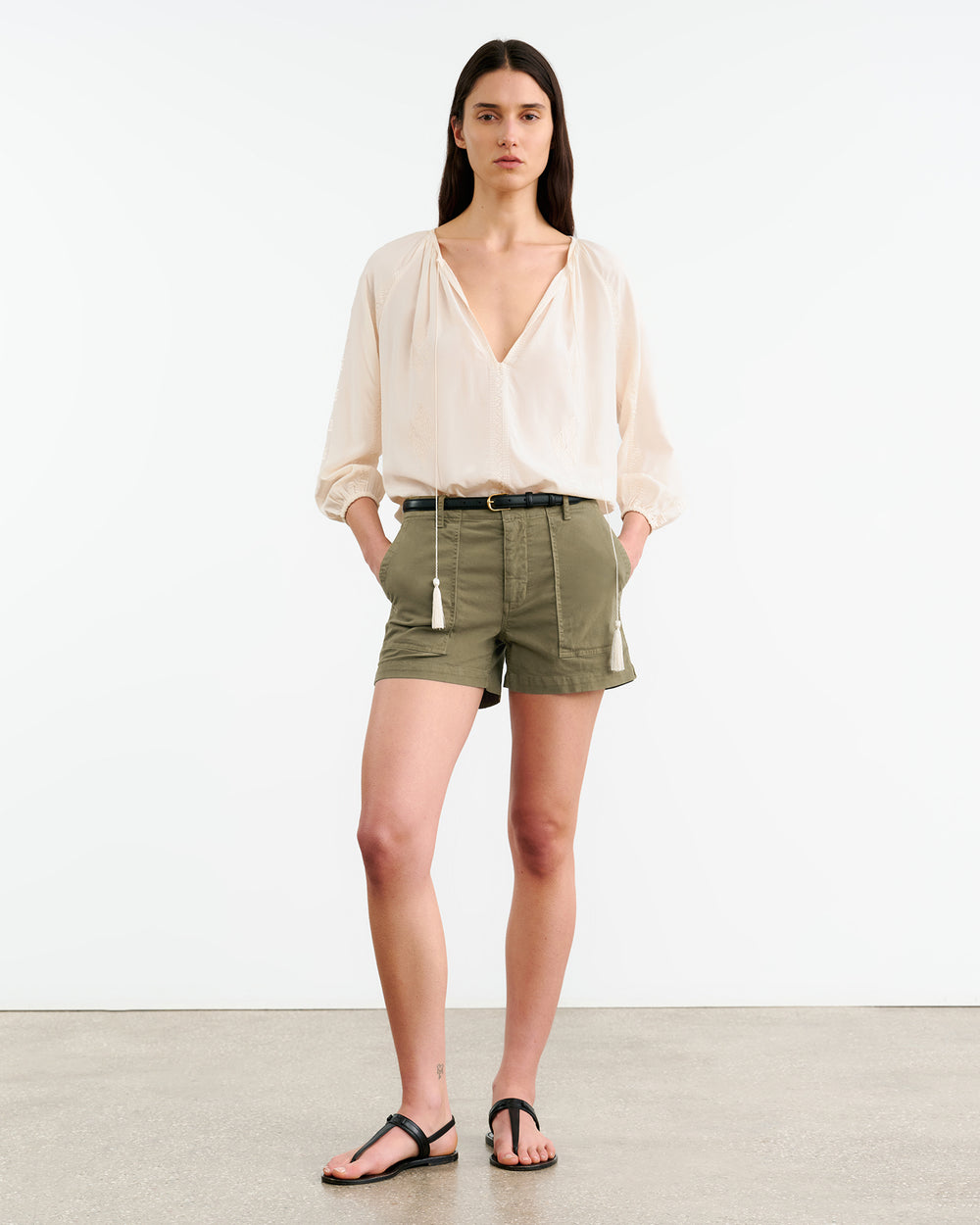 UTILITY SHORT IN MILITARY GREEN