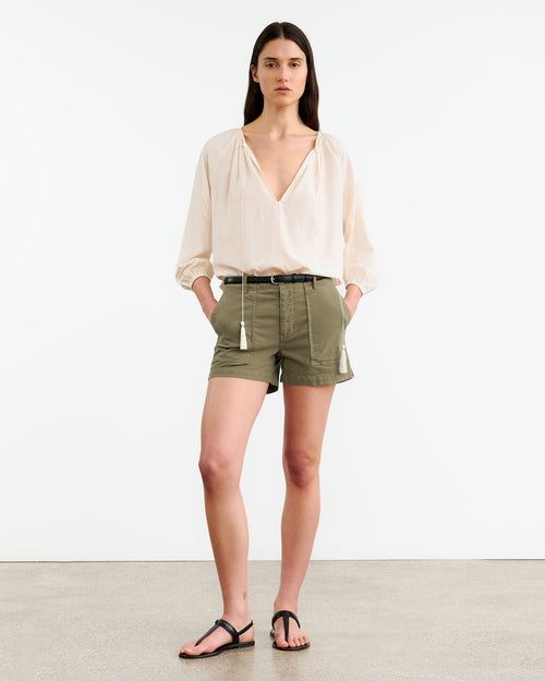 UTILITY SHORT IN MILITARY GREEN