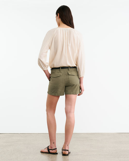 UTILITY SHORT IN MILITARY GREEN