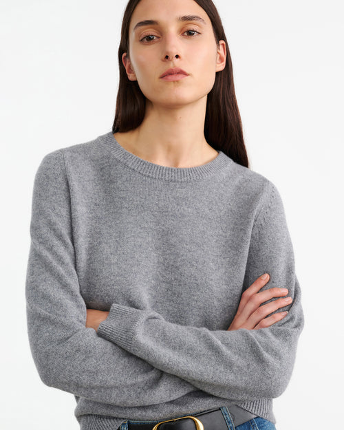 NORA CASHMERE SWEATER IN MEDIUM GREY MELANGE