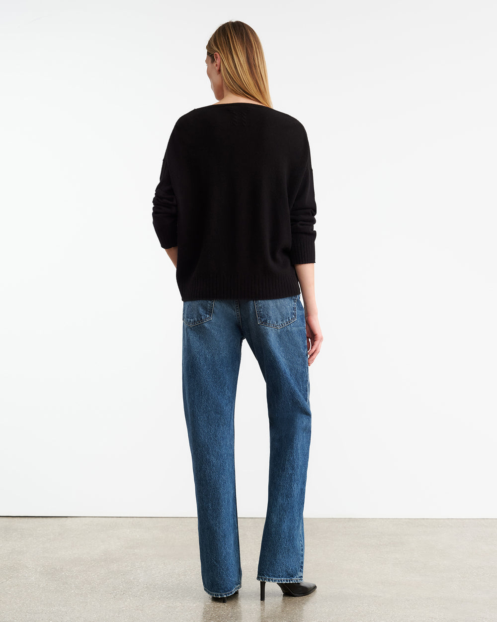 BOYFRIEND CASHMERE SWEATER IN BLACK