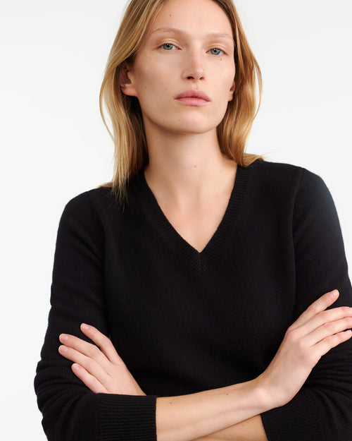 CAMELIA CASHMERE SWEATER IN DARK NAVY