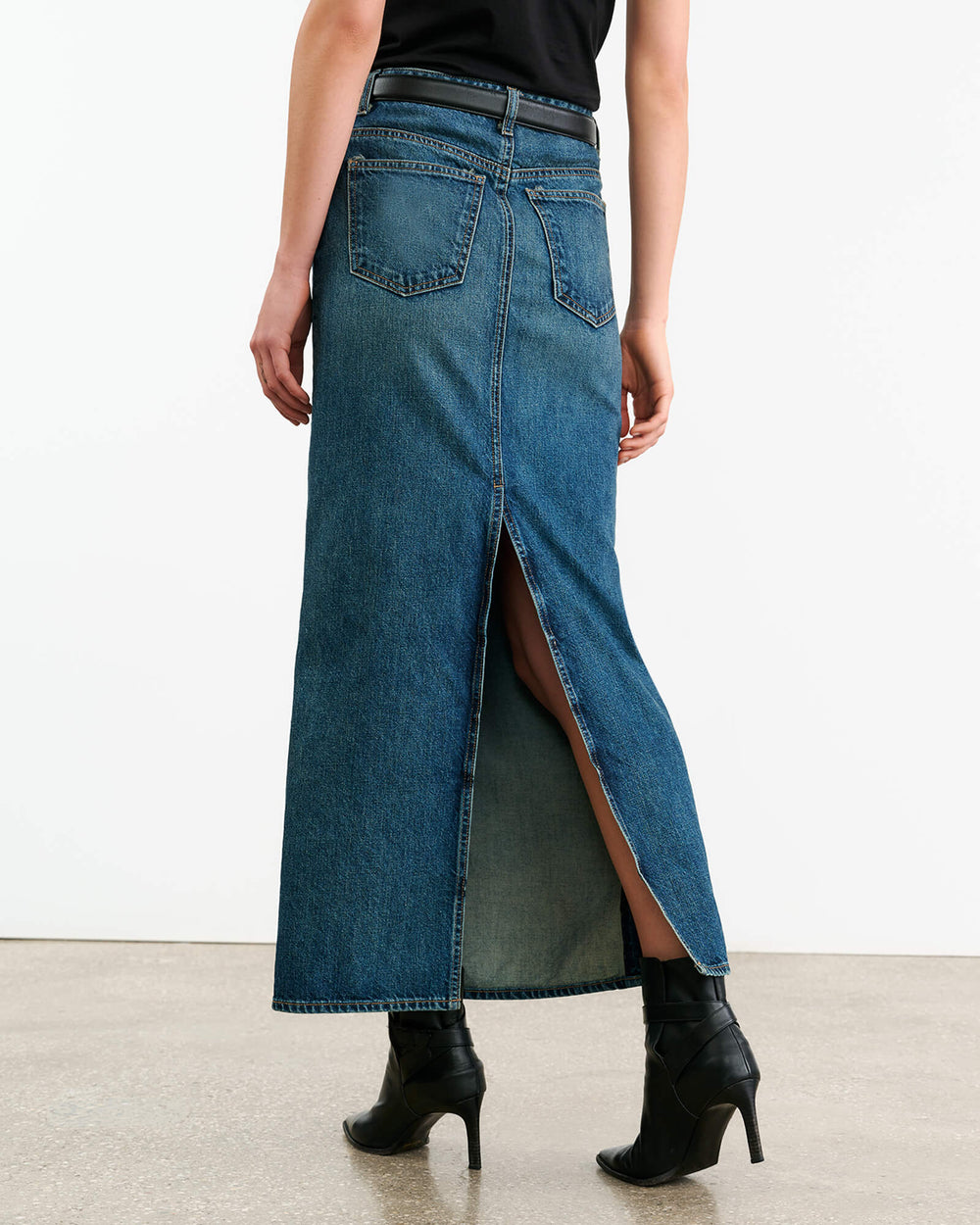 OZZY DENIM SKIRT IN SIMON WASH