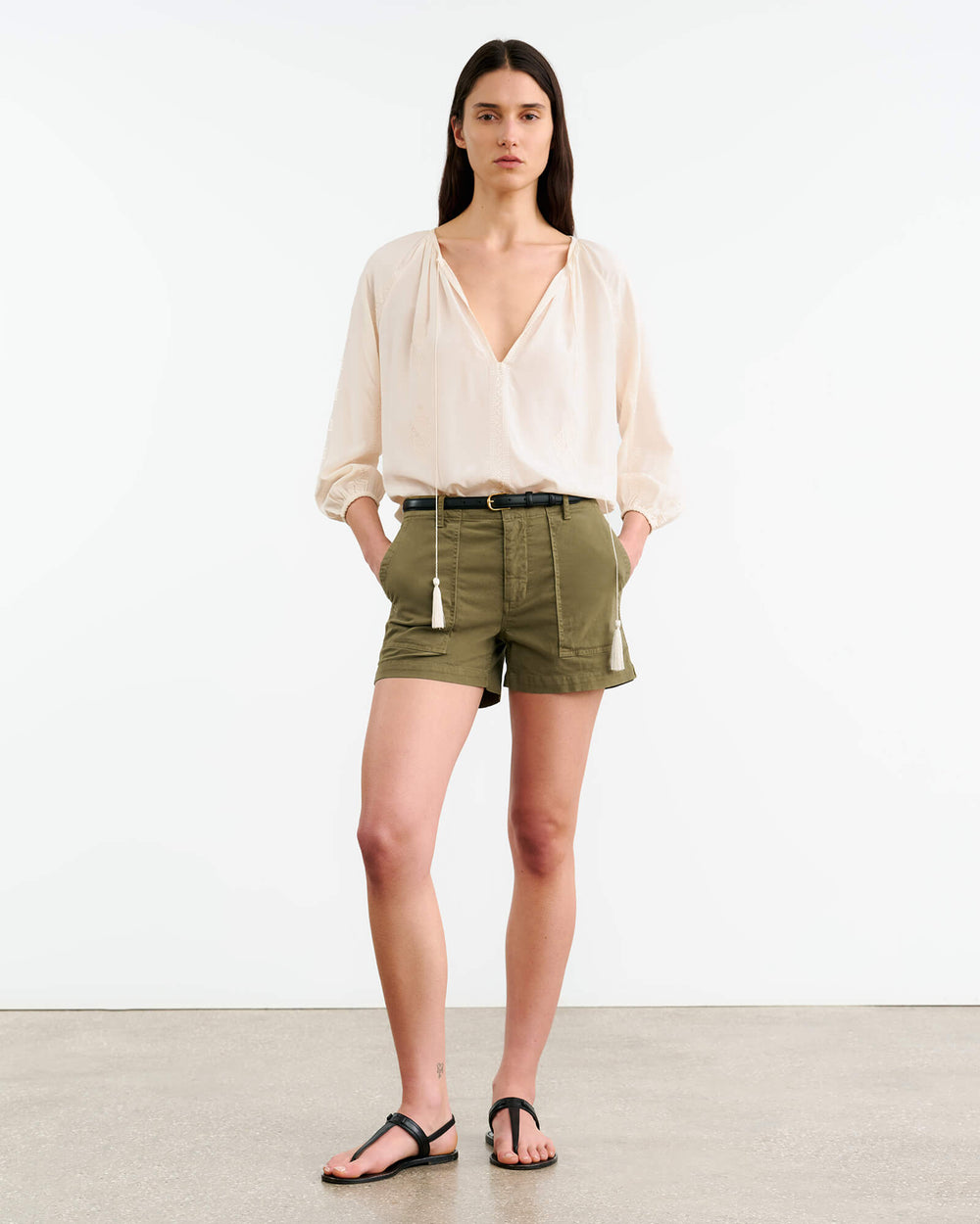 UTILITY SHORT IN MILITARY GREEN