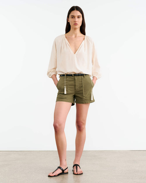 UTILITY SHORT IN MILITARY GREEN