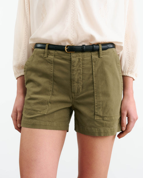 UTILITY SHORT IN MILITARY GREEN