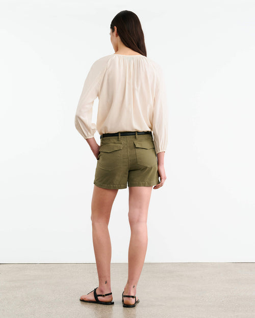 UTILITY SHORT IN MILITARY GREEN