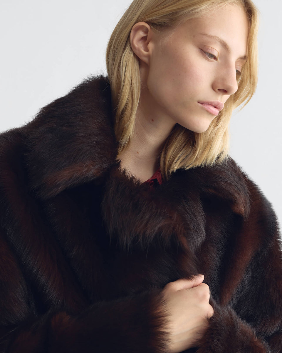 CLEOPHEE DB SHORT SHEARLING COAT IN DARK BROWN