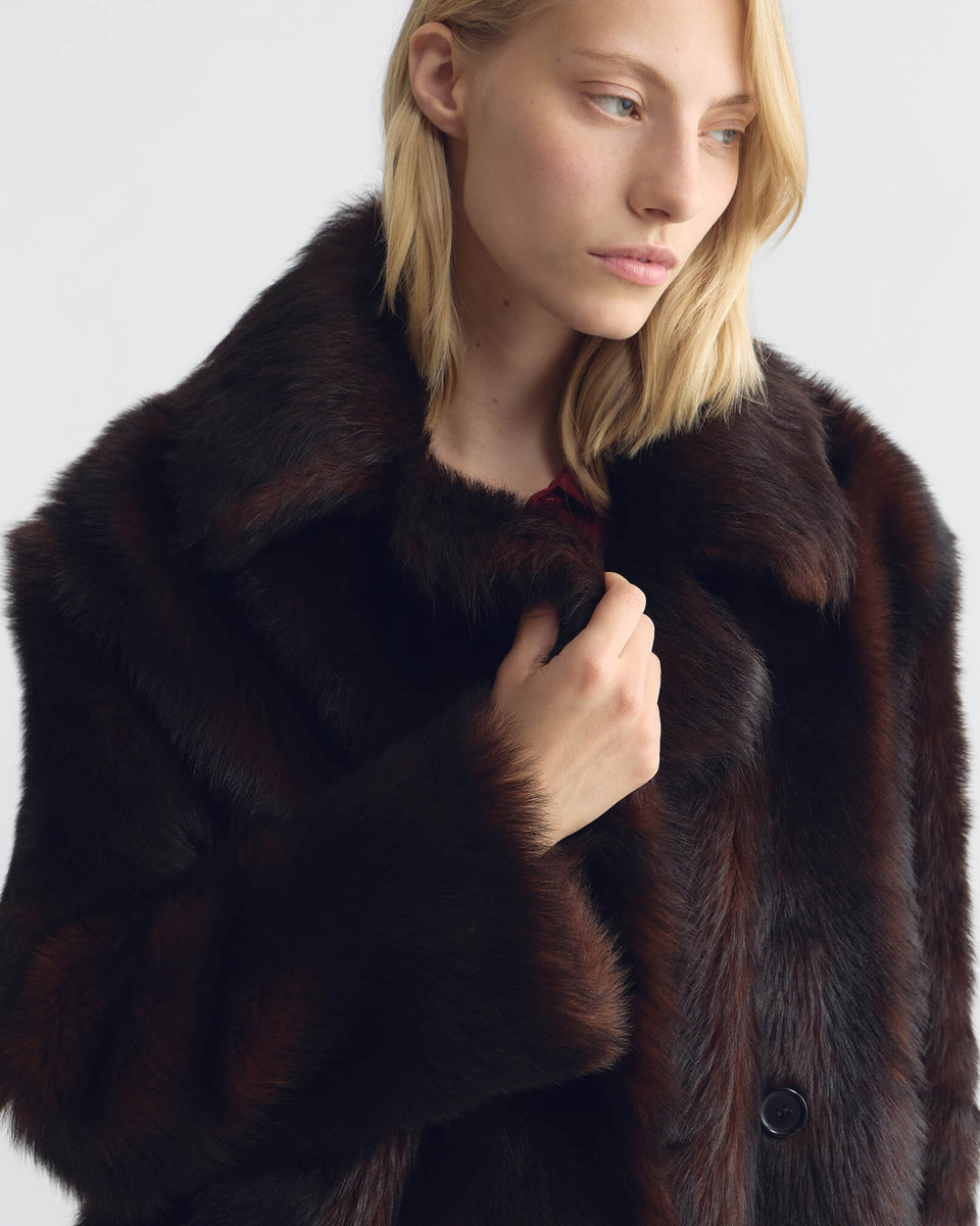 CLEOPHEE DB SHORT SHEARLING COAT IN DARK BROWN