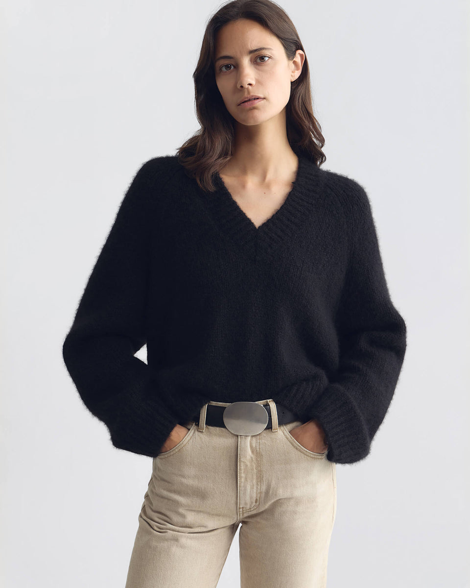 ISLEY SWEATER IN BLACK