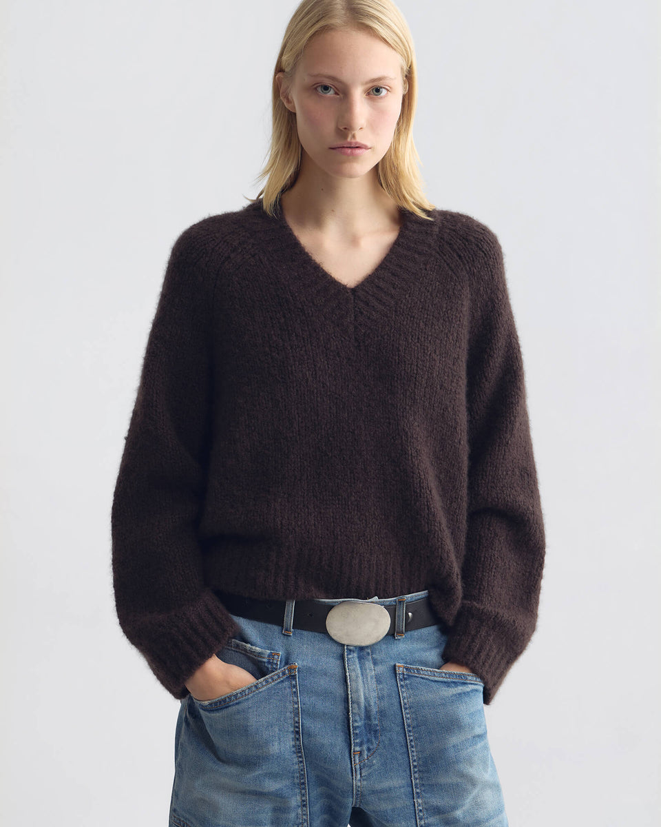 ISLEY CASHMERE SWEATER IN DARK CEDAR
