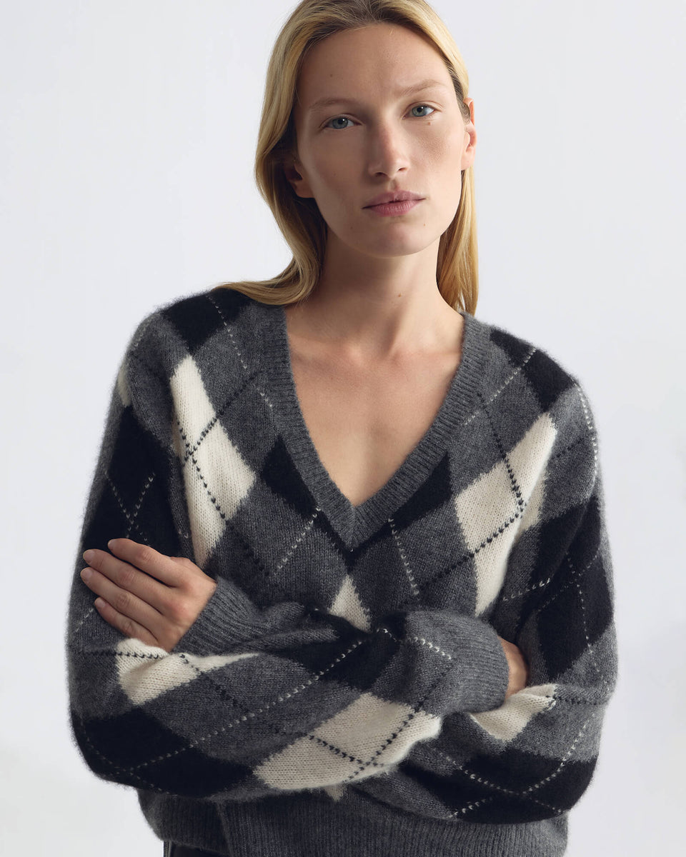 FERON ARGYLE SWEATER IN GREY/IVORY ARGYLE