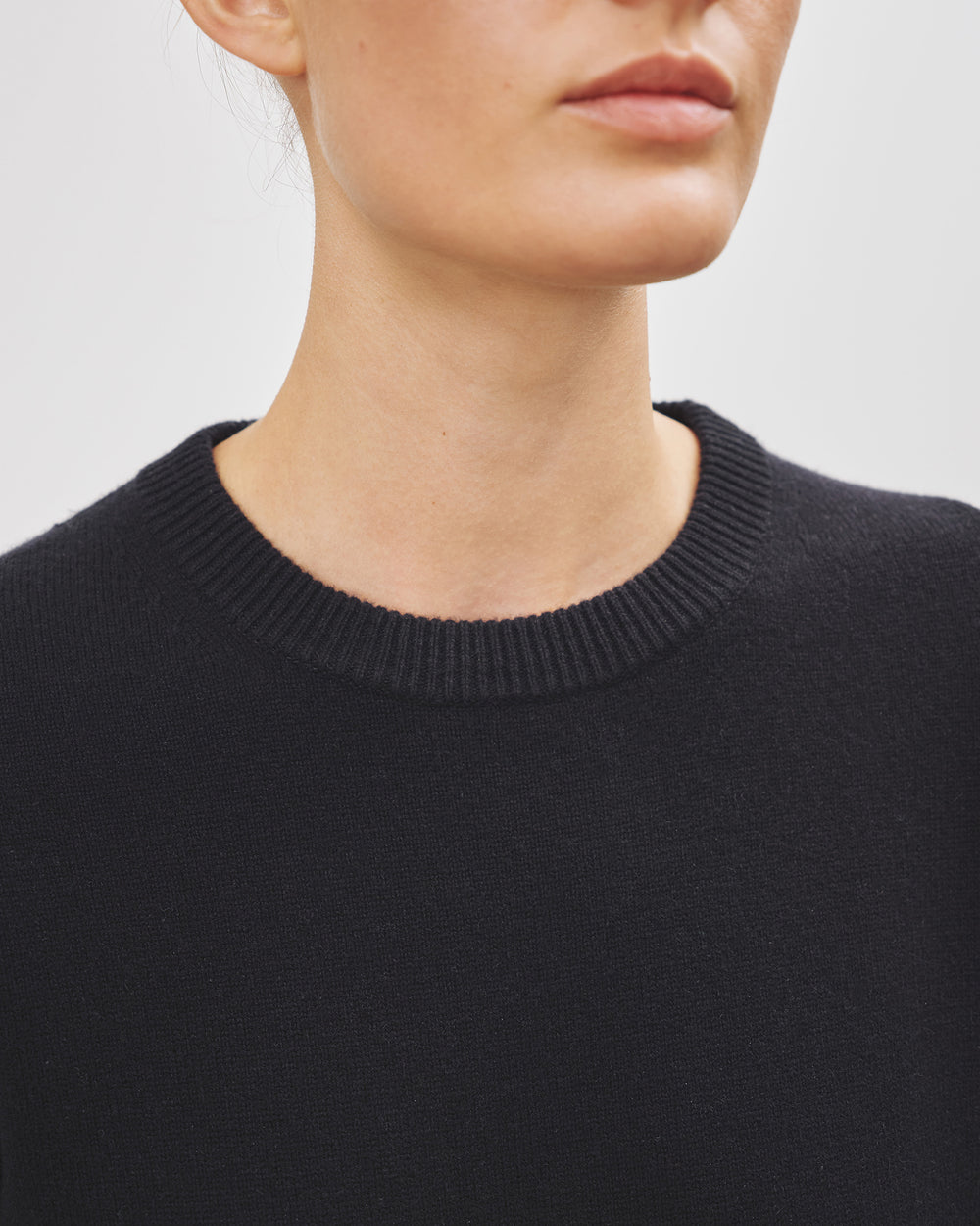 NORA CASHMERE SWEATER IN DARK NAVY