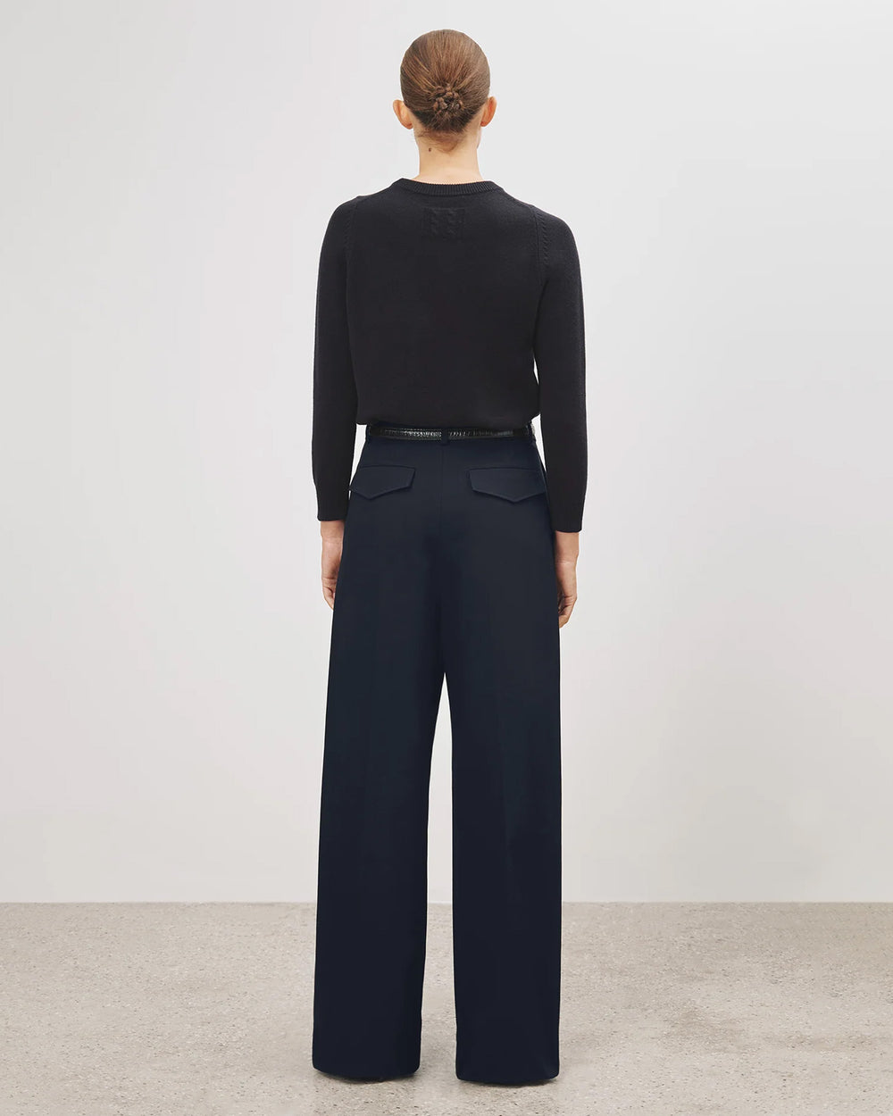NORA CASHMERE SWEATER IN DARK NAVY