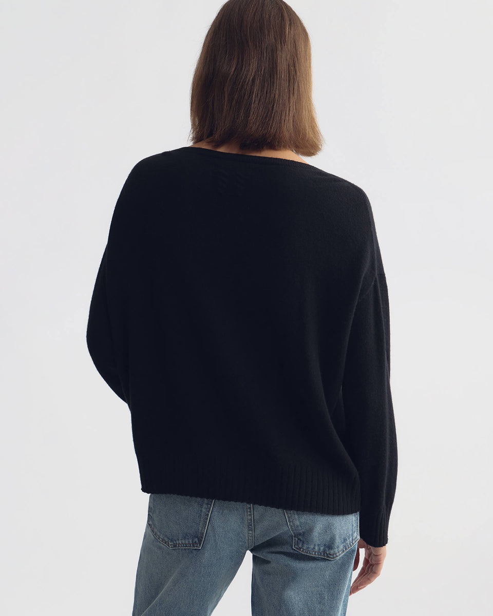 BOYFRIEND CASHMERE SWEATER IN BLACK