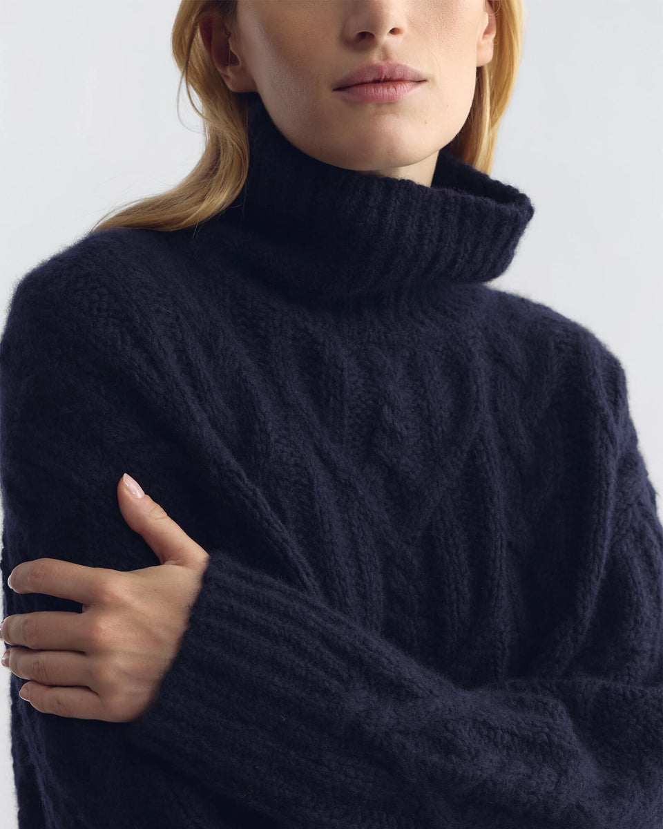 FAIRINY SWEATER IN DARK NAVY