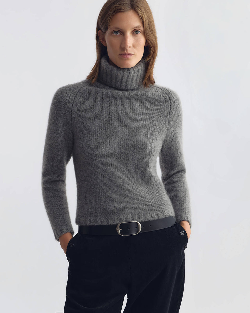 KINGSLY SWEATER IN CHARCOAL HEATHER