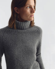 KINGSLY SWEATER IN CHARCOAL HEATHER