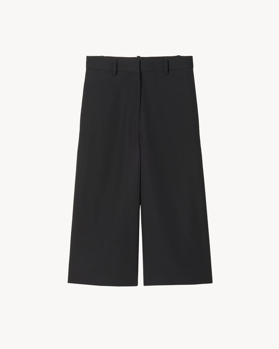 ERZA SHORT IN BLACK