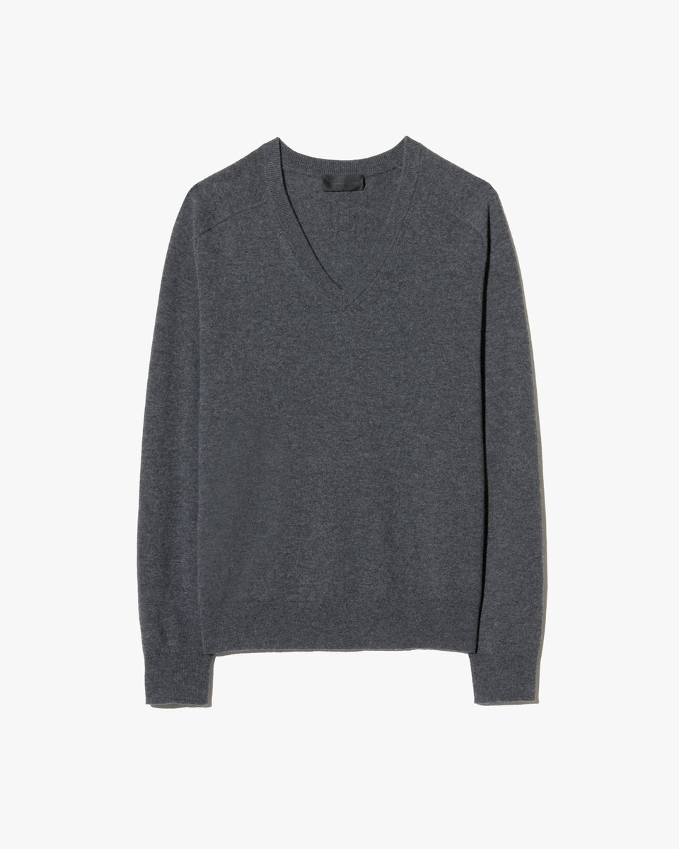 VINEDA CASHMERE SWEATER IN CHARCOAL