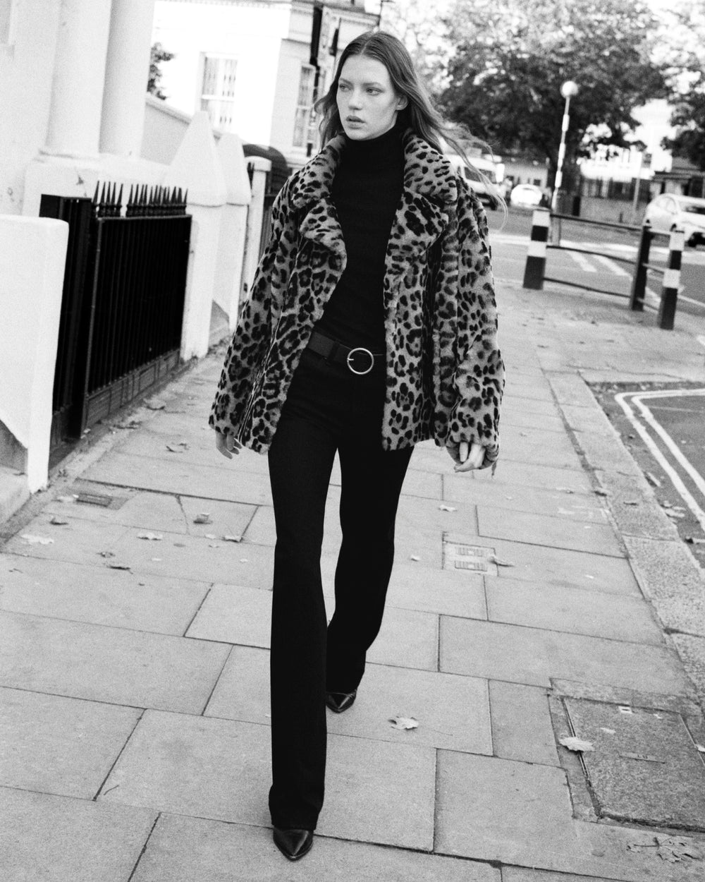 JOAN JEAN IN DISTRESSED BLACK