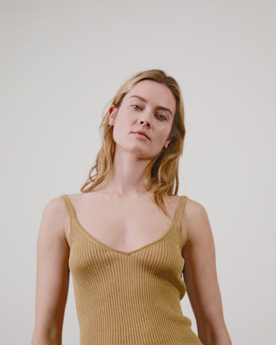GOLDEN YELLOW
