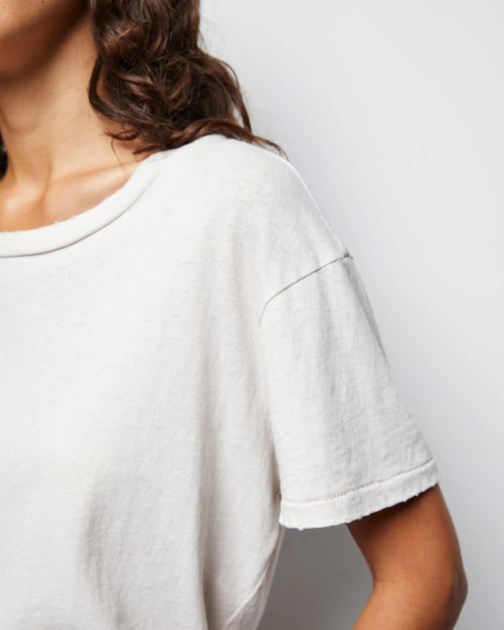 BRADY TEE IN CHALK