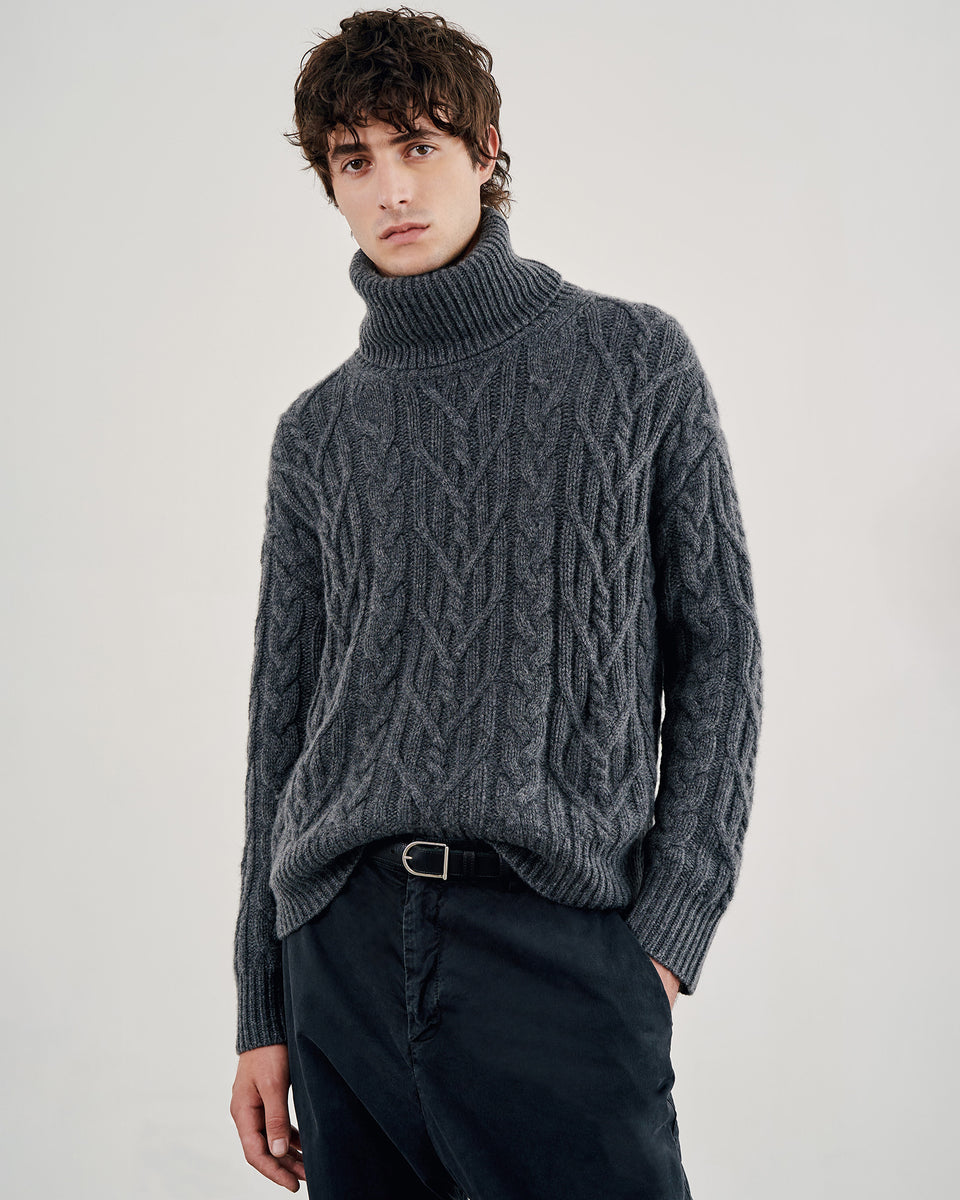 GIO SWEATER IN CHARCOAL