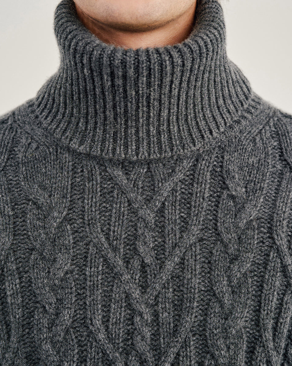 GIO SWEATER IN CHARCOAL