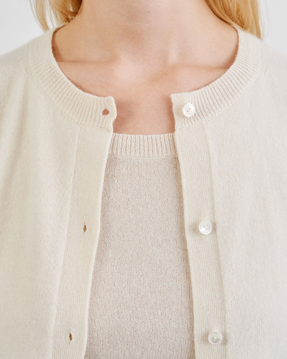 MARCH CASHMERE CARDIGAN IN ECRU