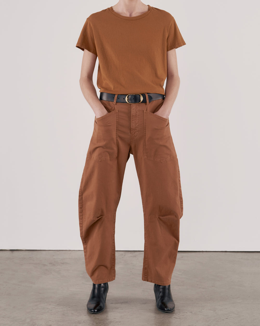 BRADY TEE IN BURNT OCHRE