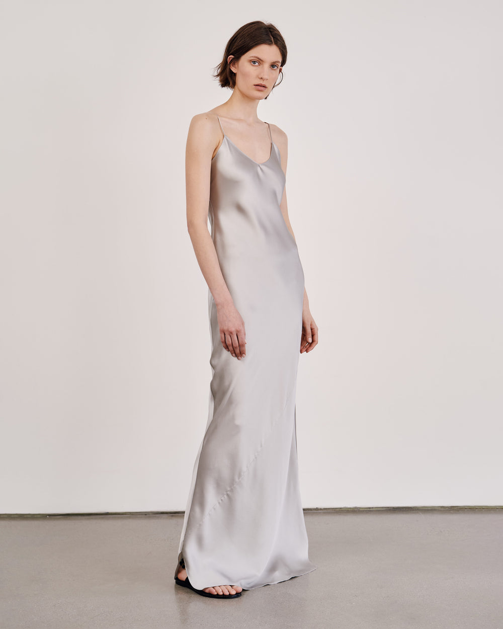 CAMI SILK GOWN IN SILVER